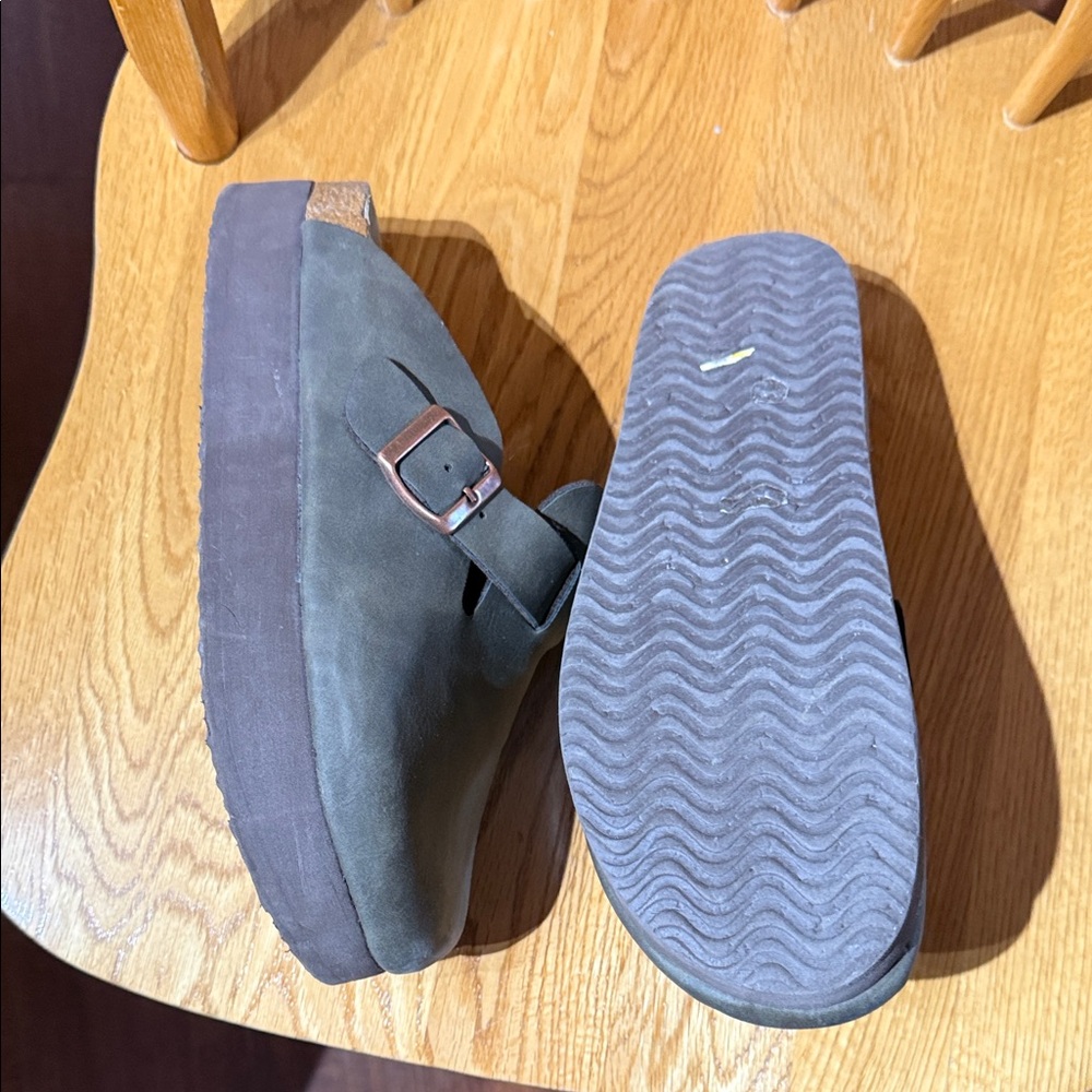 Gray Leather Clogs with Buckle - Picture 4 of 5